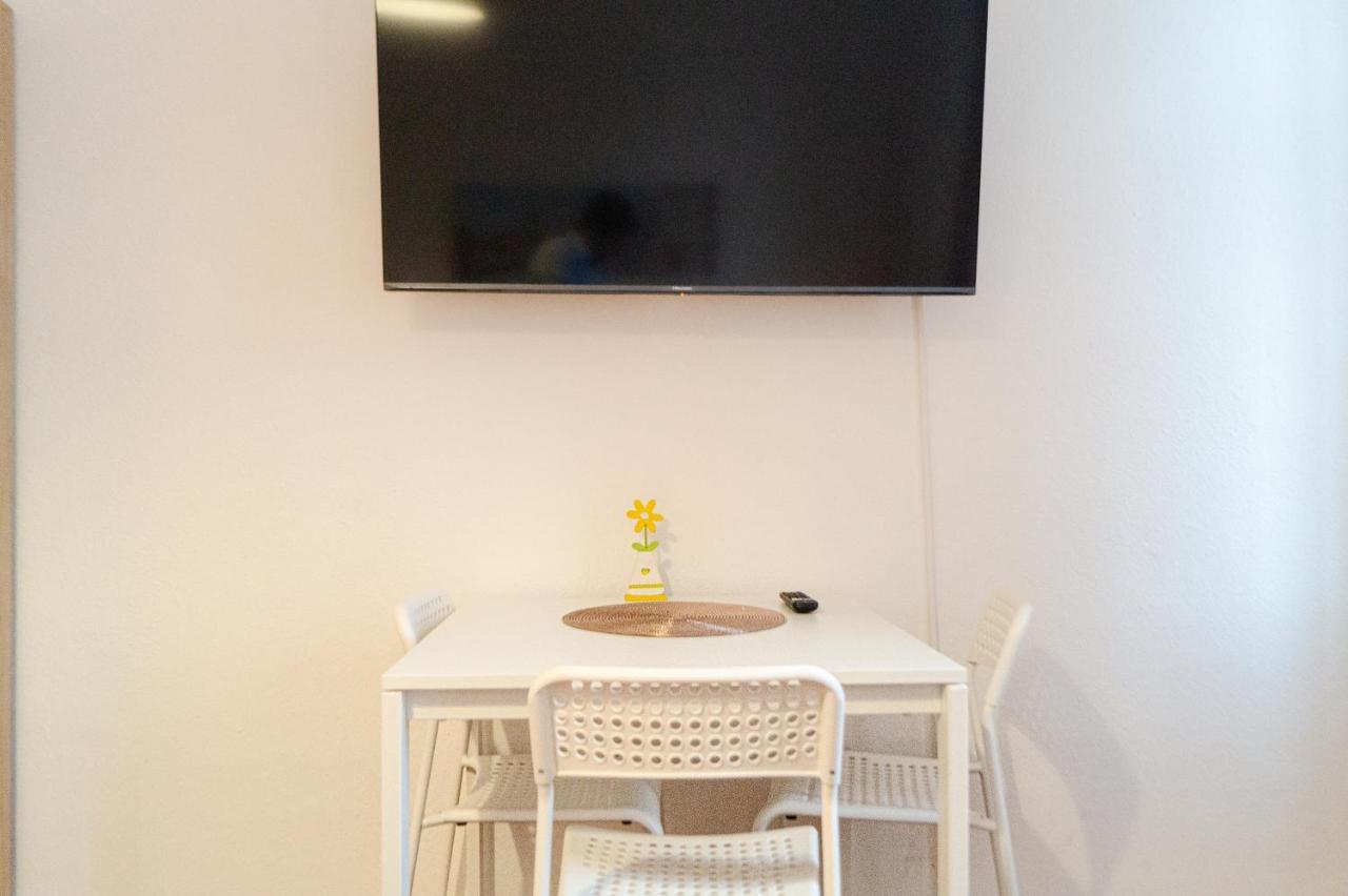 Comfy 2Br- Apartment Near Wiener Stadthalle المظهر الخارجي الصورة